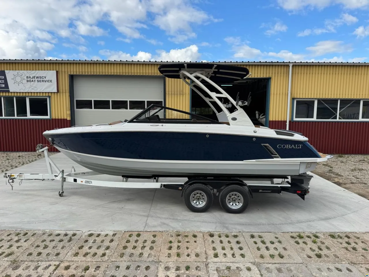 Cobalt R4 Surf